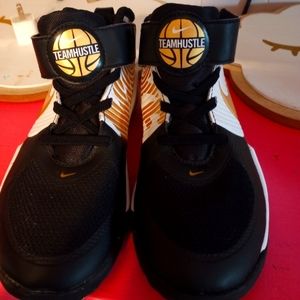 Basketball shoes